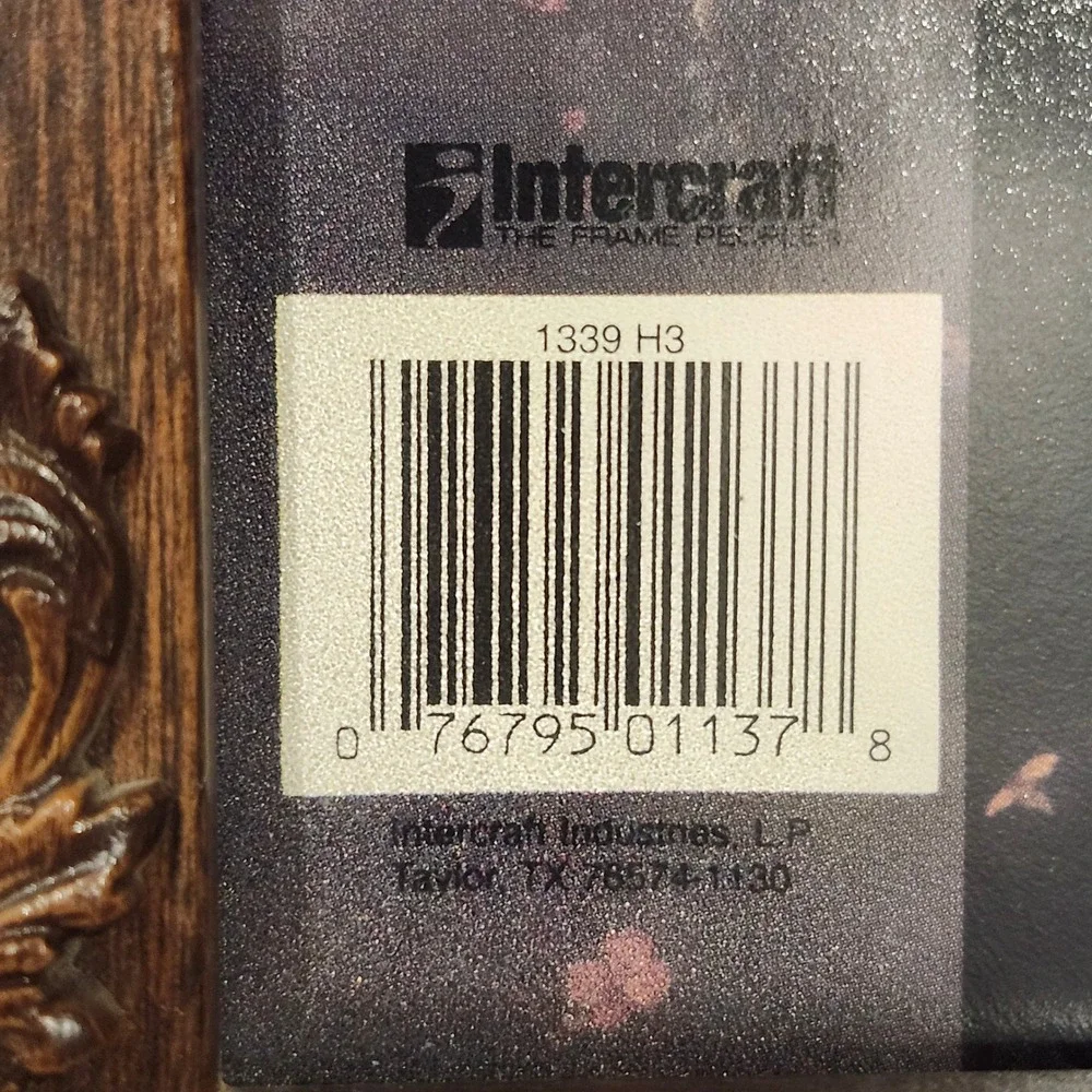 Vintage Intercraft Photo Frames Set of 2 5x7‎ Brown Ornate Carved Wood Grain